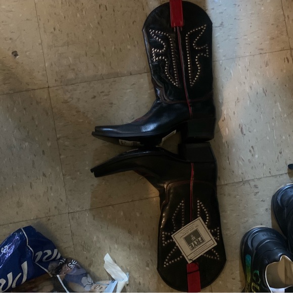 Frye Black Cowboy Red Studded Leather Women’s Western Daisy Duke 77780 - Picture 14 of 14